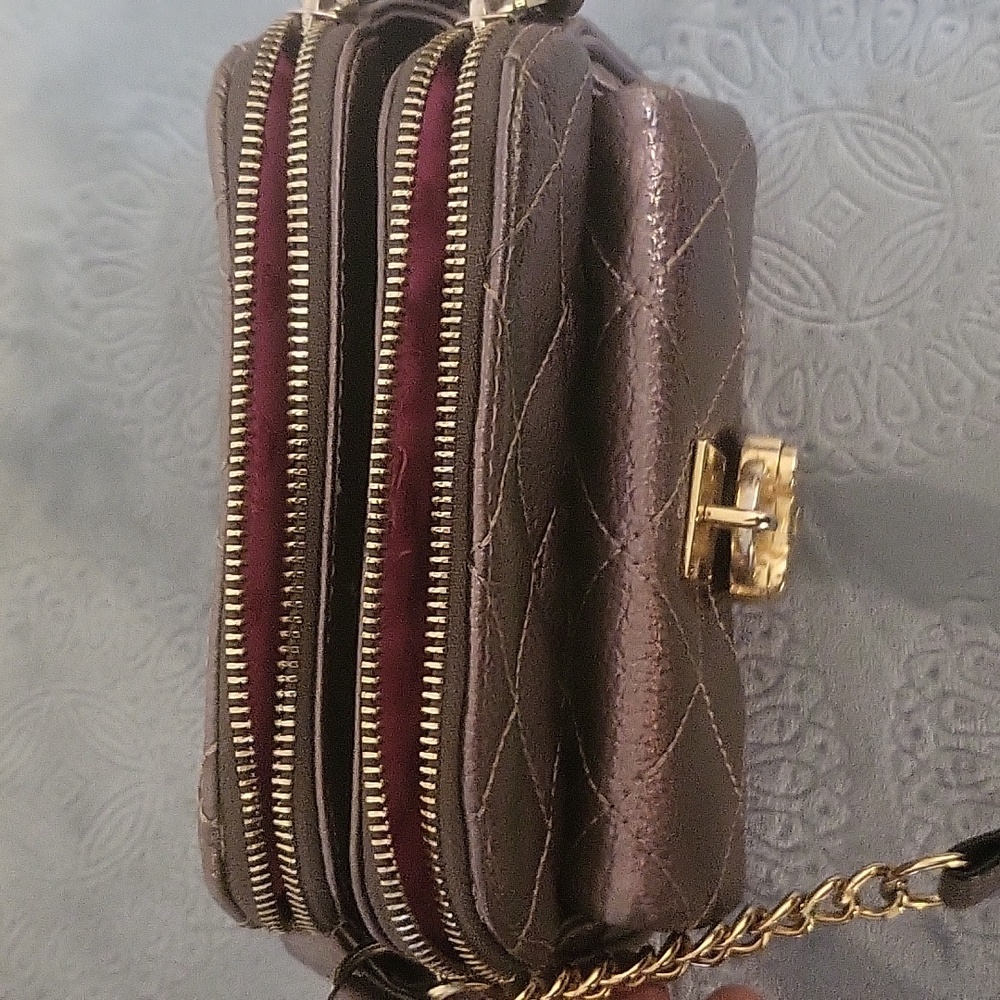 Juicy Couture iridescent pewter metalic sheen double quilted crossbody bag - Picture 11 of 11